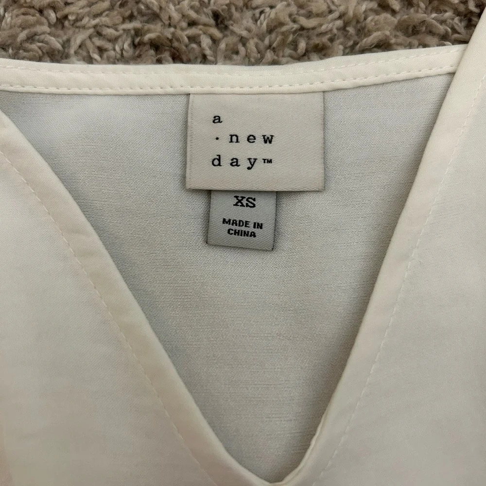 White silky tank top - Picture 2 of 2